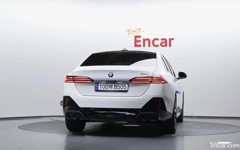 BMW 5 Series 520i M 2024 — thumbnail 4