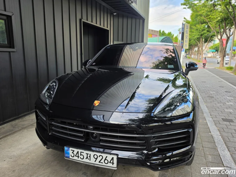 Porsche Cayenne 3.0 2022 — photo 1, buy with delivery to Moscow