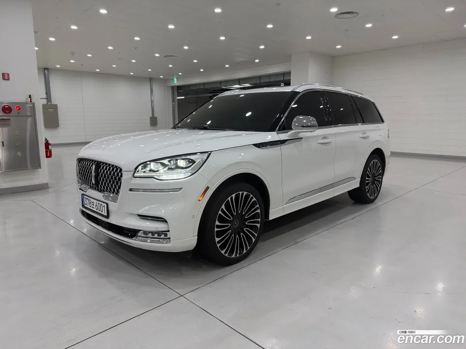 Lincoln Aviator 3.0 AWD 2022 — photo 1, buy with delivery to Moscow