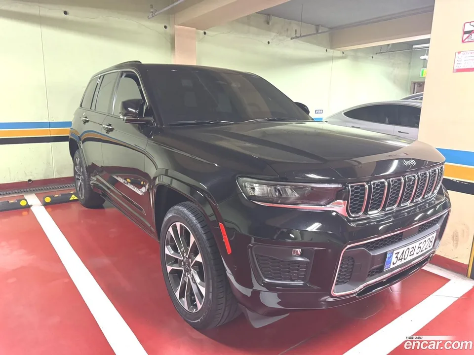 Jeep Grand Cherokee 3.6 2023 — photo 1, buy with delivery to Moscow