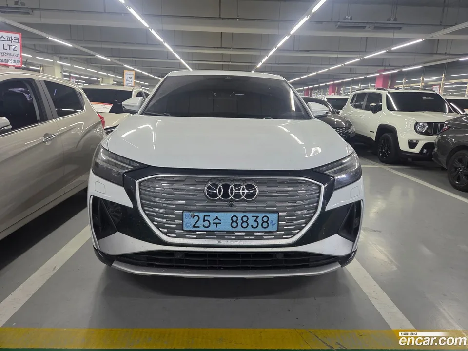 Audi Q4 e-tron 40 2023 — photo 1, buy with delivery to Moscow