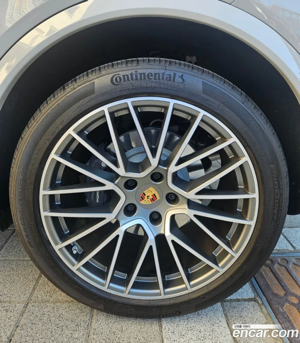Porsche Cayenne 3.0 E- 2023 — thumbnail 2