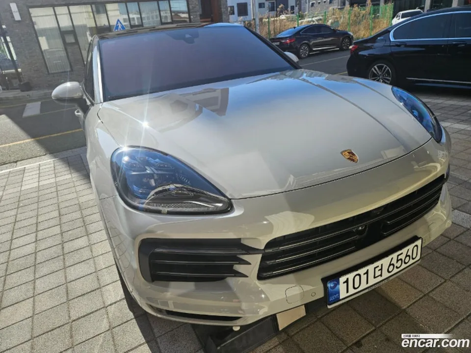 Porsche Cayenne 3.0 E- 2023 — thumbnail 3