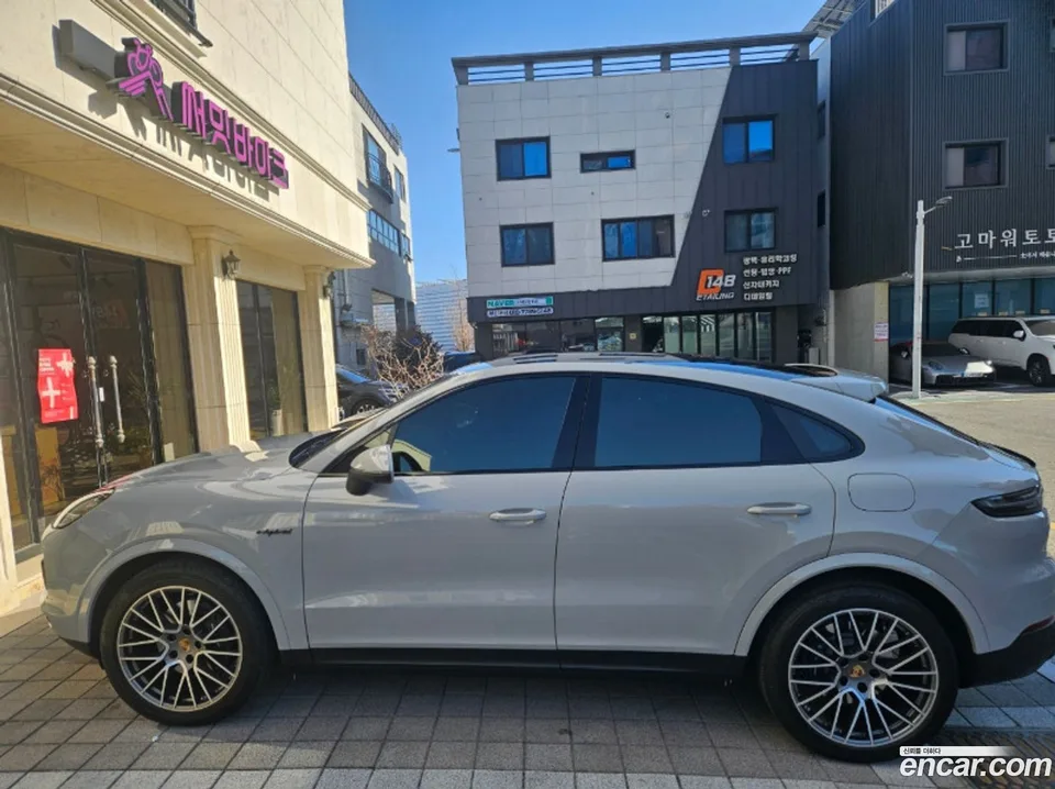 Porsche Cayenne 3.0 E- 2023 — photo 1, buy with delivery to Moscow