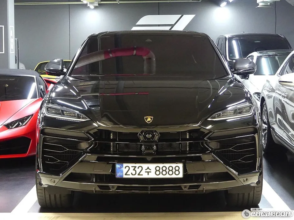 Lamborghini Urus 4.0 V8 SE 2025 — photo 1, buy with delivery to Moscow