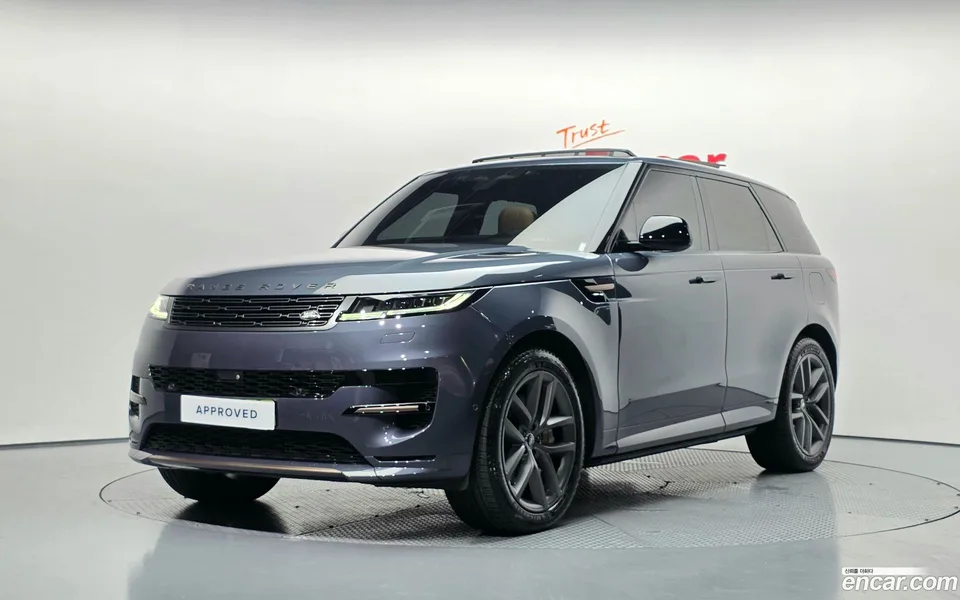 Land Rover Range Rover Sport P550E HSE 2025 — photo 1, buy with delivery to Moscow