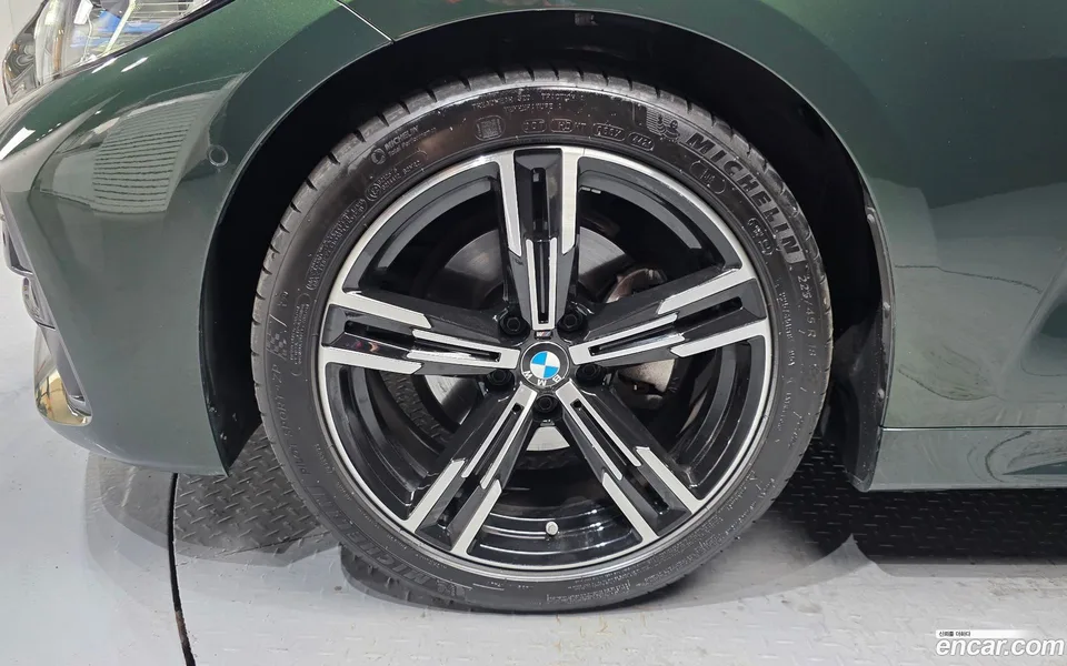BMW 4 Series 420i M 2022 — thumbnail 2