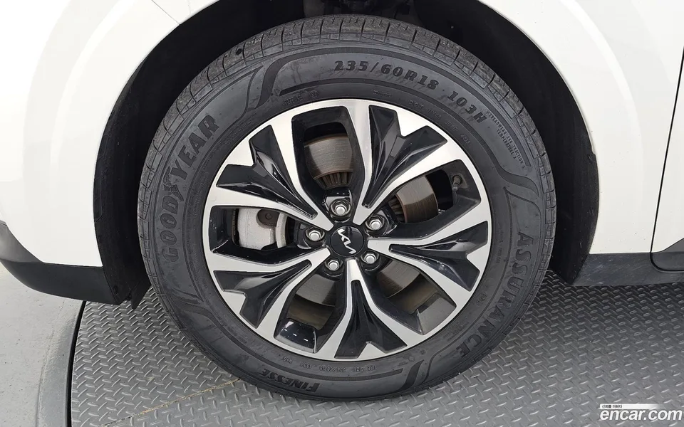 Kia Carnival 9 2023 — thumbnail 2