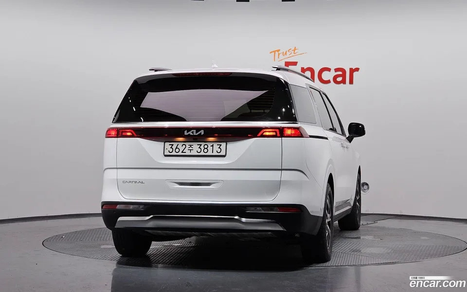 Kia Carnival 9 2023 — thumbnail 4