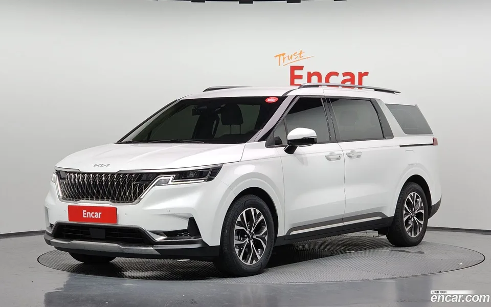 Kia Carnival 9 2023 — photo 1, buy with delivery to Moscow