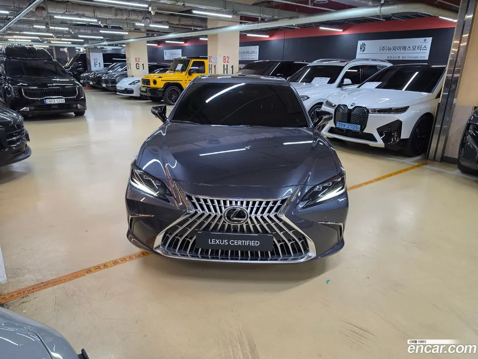 Lexus ES 300h 2025 — thumbnail 3
