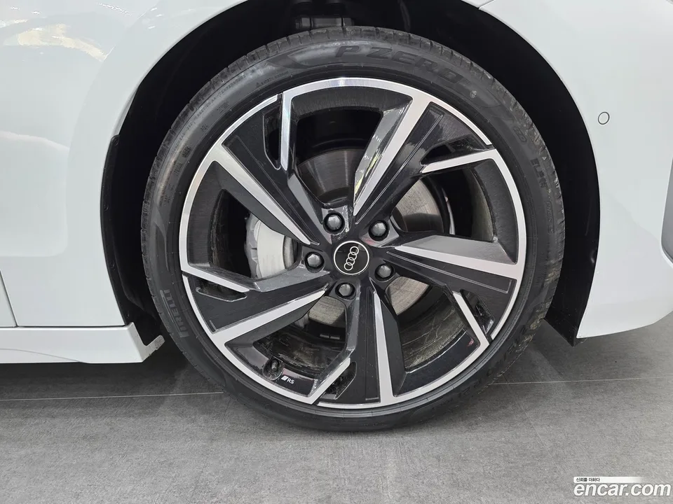 Audi A6 e- S Line 2025 — thumbnail 2