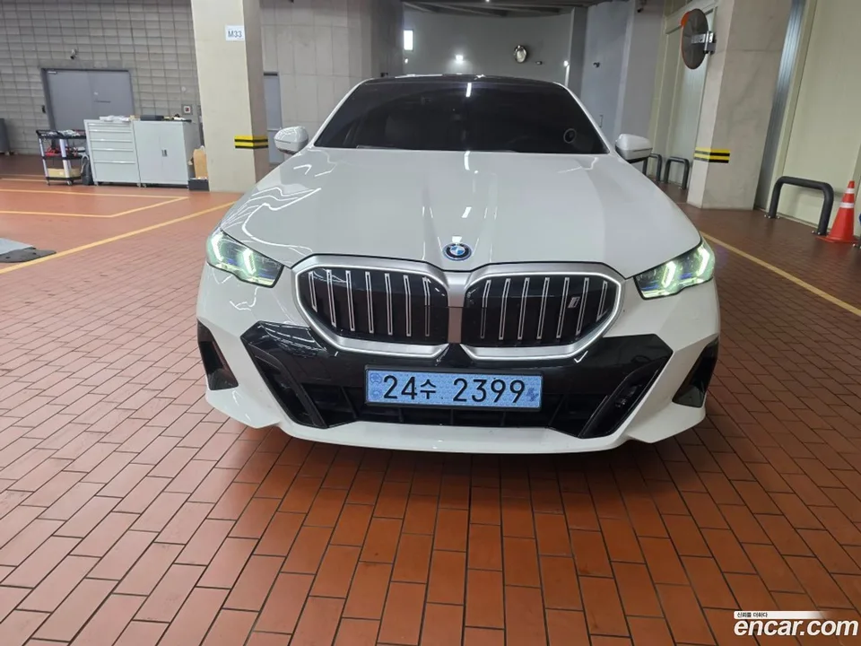 BMW i5 xDrive 40 M 2025 — thumbnail 3
