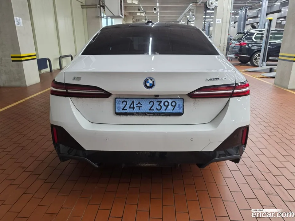 BMW i5 xDrive 40 M 2025 — thumbnail 4