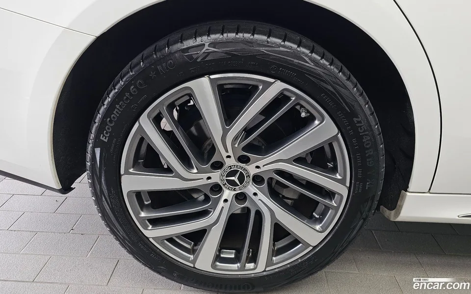 Mercedes-Benz E-Class E220d 4MATIC 2024 — thumbnail 2
