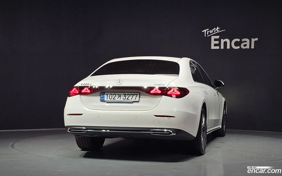 Mercedes-Benz E-Class E220d 4MATIC 2024 — thumbnail 4