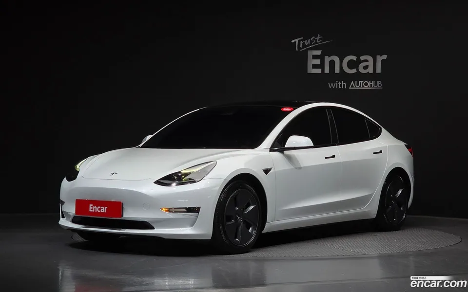 Tesla Model 3 AWD 2022 — photo 1, buy with delivery to Moscow