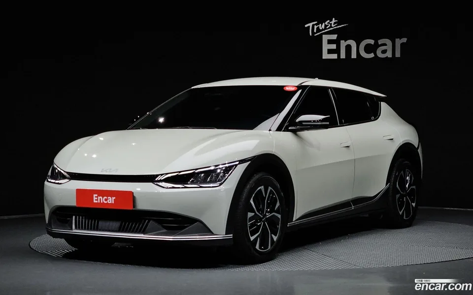 Kia EV6 2023 — фото 1, купить с доставкой в Москву