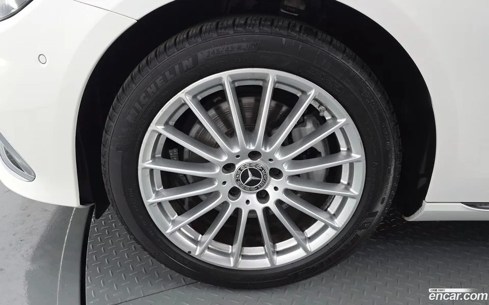 Mercedes-Benz E-Class E250 2022 — thumbnail 2