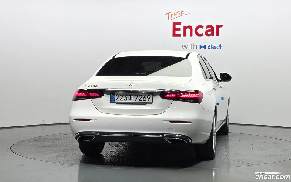 Mercedes-Benz E-Class E250 2022 — thumbnail 4