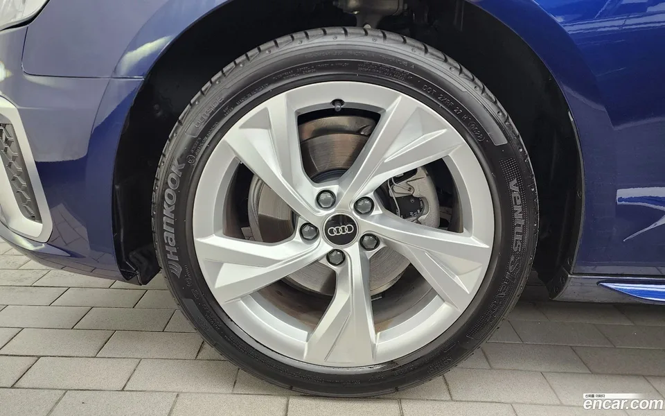 Audi A4 40 TFSI 2022 — thumbnail 2
