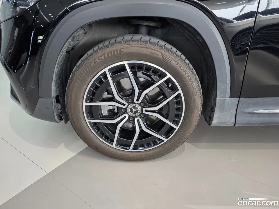 Mercedes-Benz EQB EQB300 4MATIC AMG 2023 — thumbnail 2
