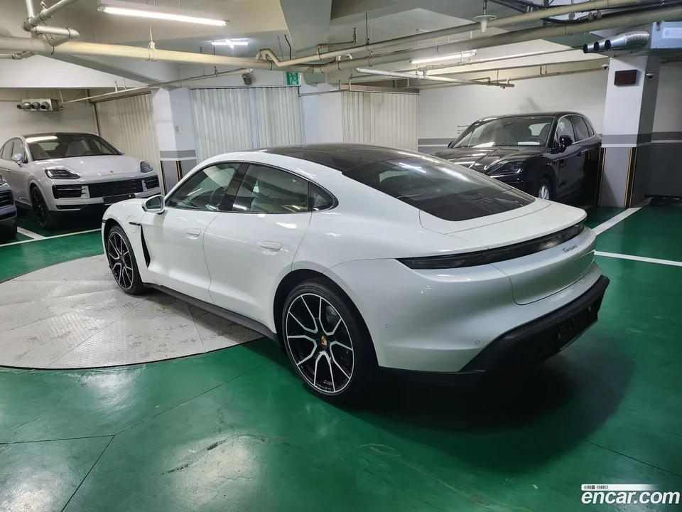 Porsche Taycan 2024 — thumbnail 3