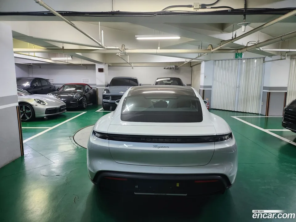 Porsche Taycan 2024 — thumbnail 4