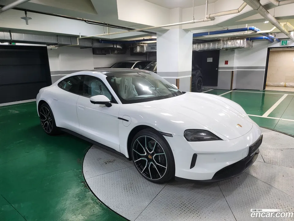 Porsche Taycan 2024 — photo 1, buy with delivery to Moscow