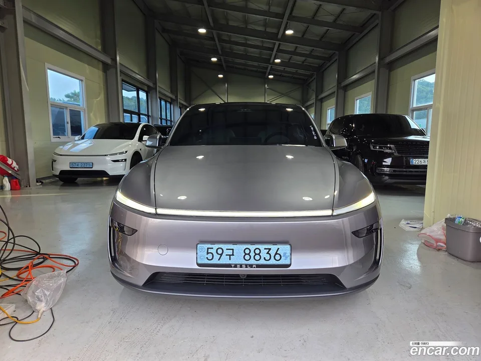 Tesla Model Y AWD 2025 — thumbnail 3