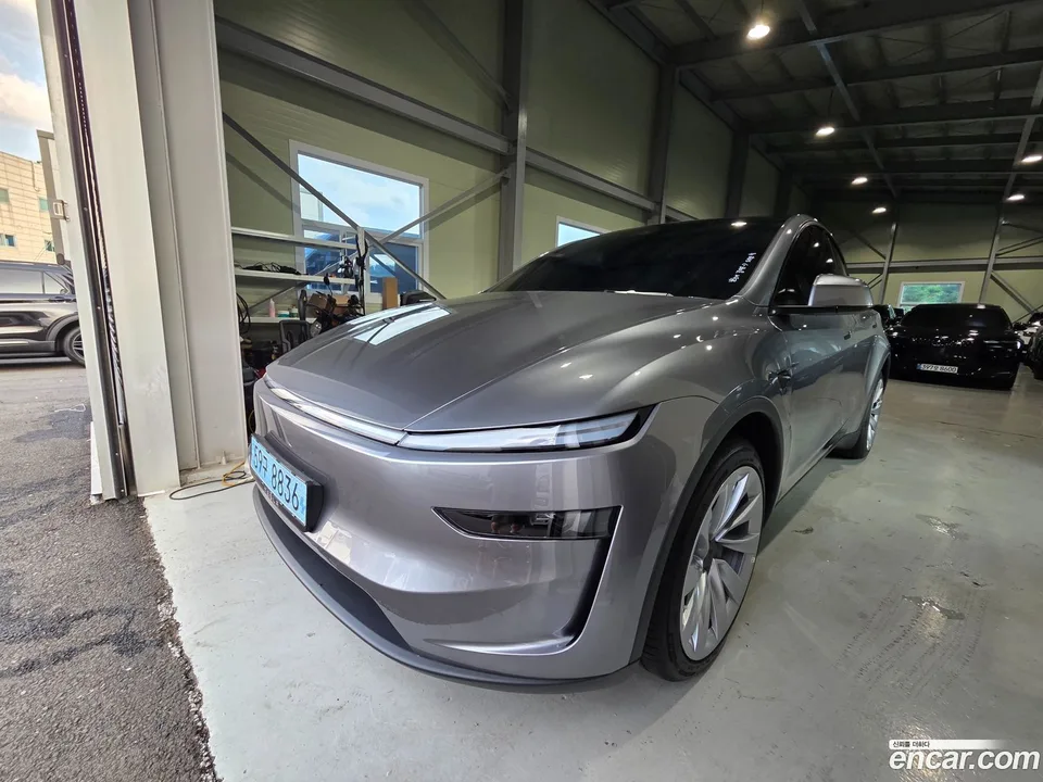 Tesla Model Y AWD 2025 — photo 1, buy with delivery to Moscow