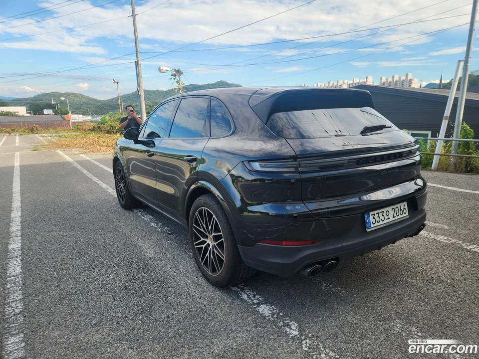 Porsche Cayenne 3.0 2024 — thumbnail 3