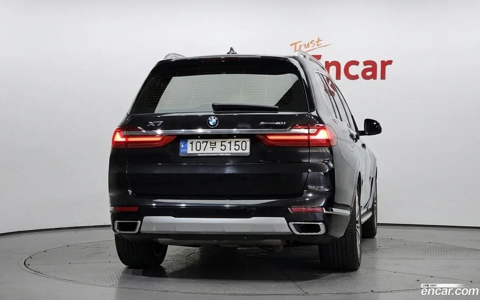 BMW X7 xDrive 40i 7 2022 — thumbnail 4