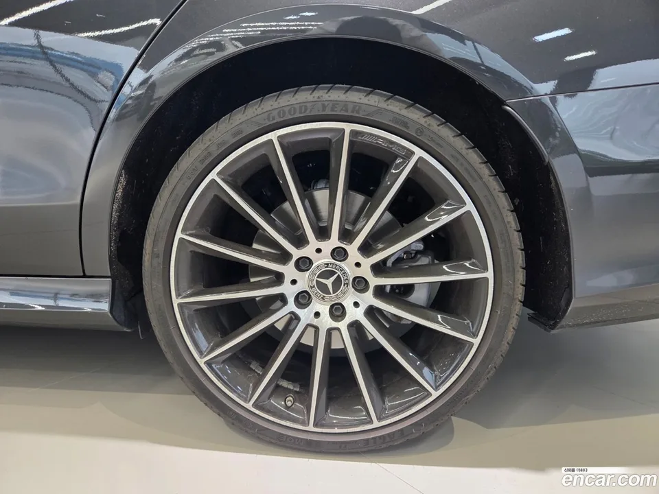 Mercedes-Benz E-Class E350 4MATIC AMG Line 2023 — thumbnail 2