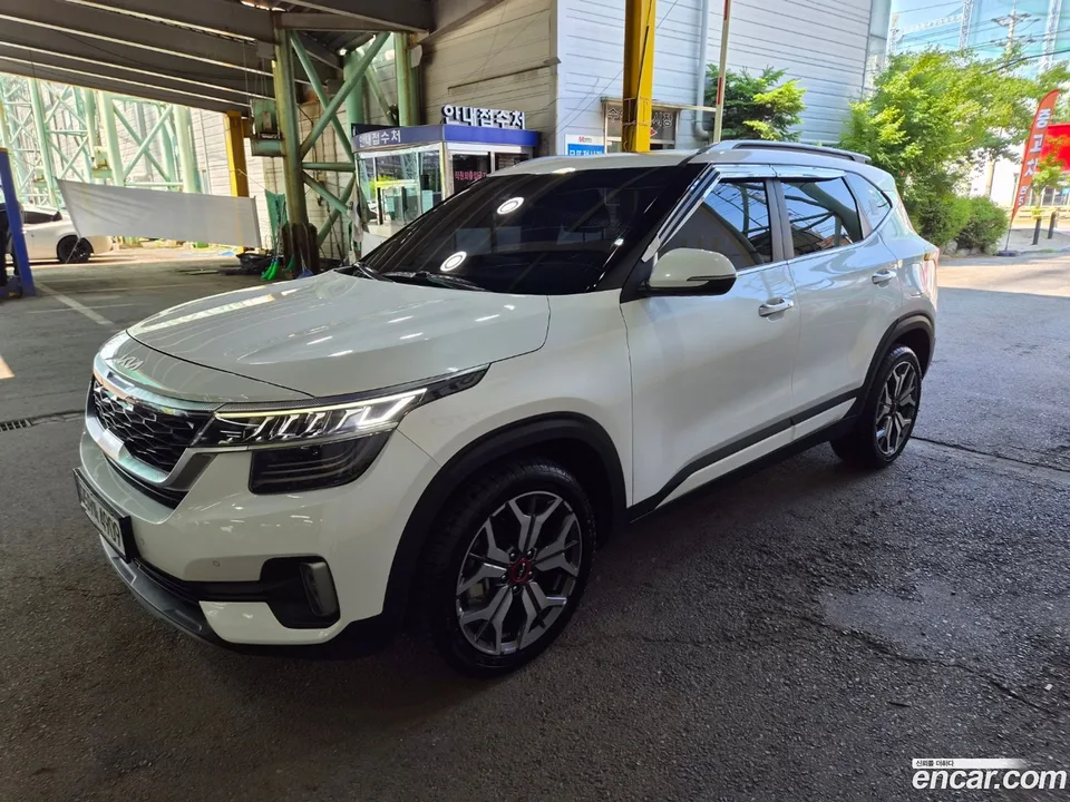Kia Seltos 1.6 2WD 2022 — photo 1, buy with delivery to Moscow