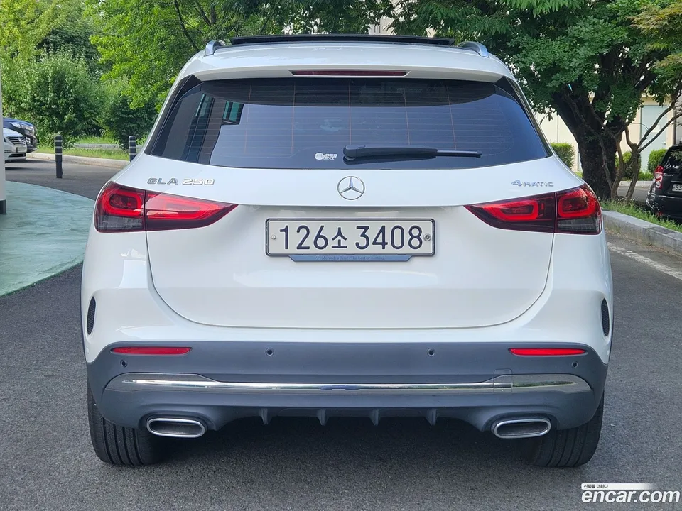 Mercedes-Benz GLA-Class GLA250 4MATIC 2023 — thumbnail 4