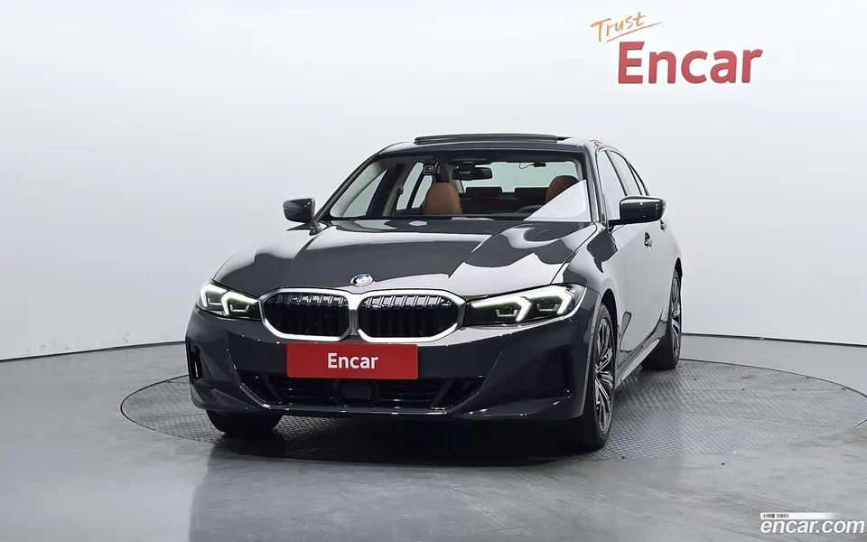 BMW 3 Series 320i 2025 — thumbnail 3