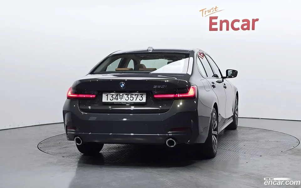 BMW 3 Series 320i 2025 — thumbnail 4