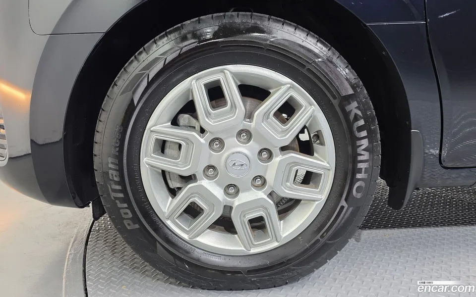 Hyundai Staria L3.5 5 2023 — thumbnail 2