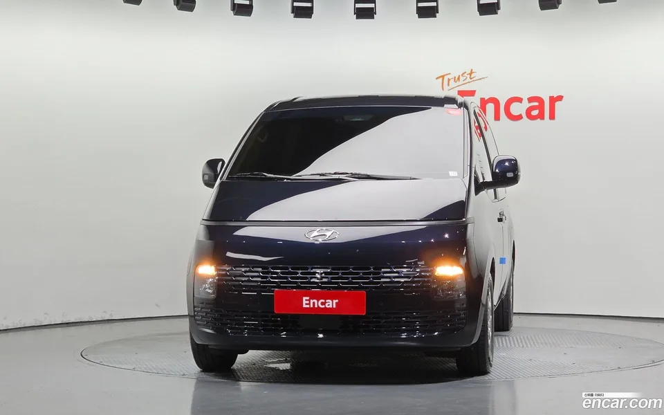 Hyundai Staria L3.5 5 2023 — thumbnail 3