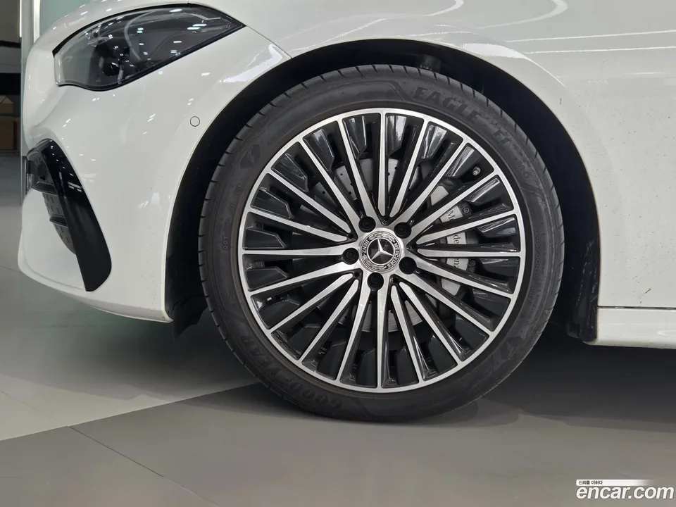 Mercedes-Benz CLE-Class CLE200 2025 — thumbnail 2