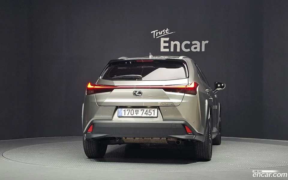 Lexus UX 250h 2.0 2WD 2022 — thumbnail 4