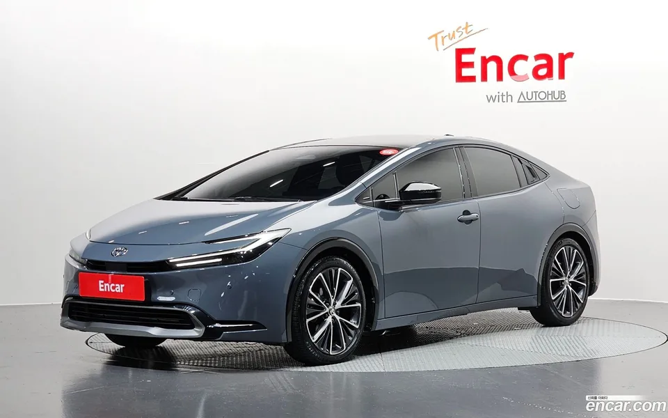 Toyota Prius 2.0 XLE 2024 — photo 1, buy with delivery to Moscow