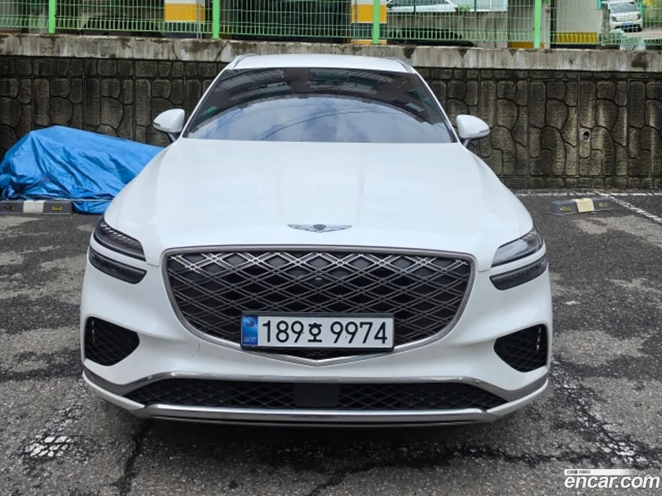 Genesis GV70 2.5T AWD 2025 — photo 1, buy with delivery to Moscow