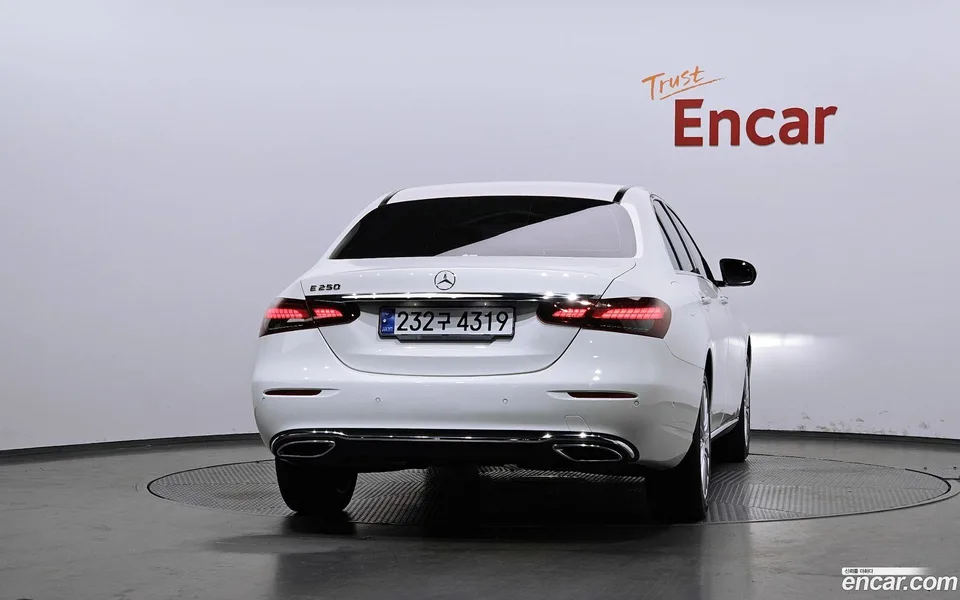 Mercedes-Benz E-Class E250 2022 — thumbnail 4