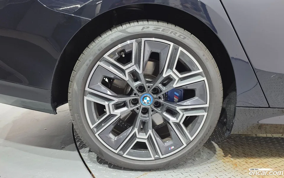 BMW 5 Series 530e M 2025 — thumbnail 2