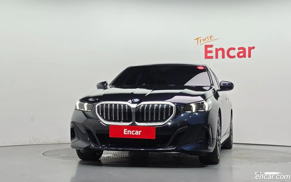 BMW 5 Series 530e M 2025 — thumbnail 3