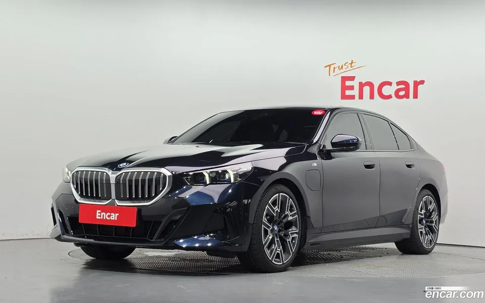 BMW 5 Series 530e M 2025 — photo 1, buy with delivery to Moscow