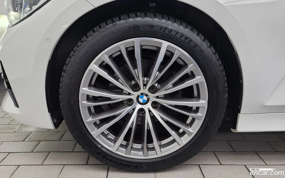 BMW 3 Series 320d 2022 — thumbnail 2
