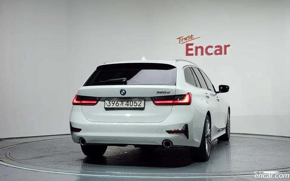 BMW 3 Series 320d 2022 — thumbnail 4